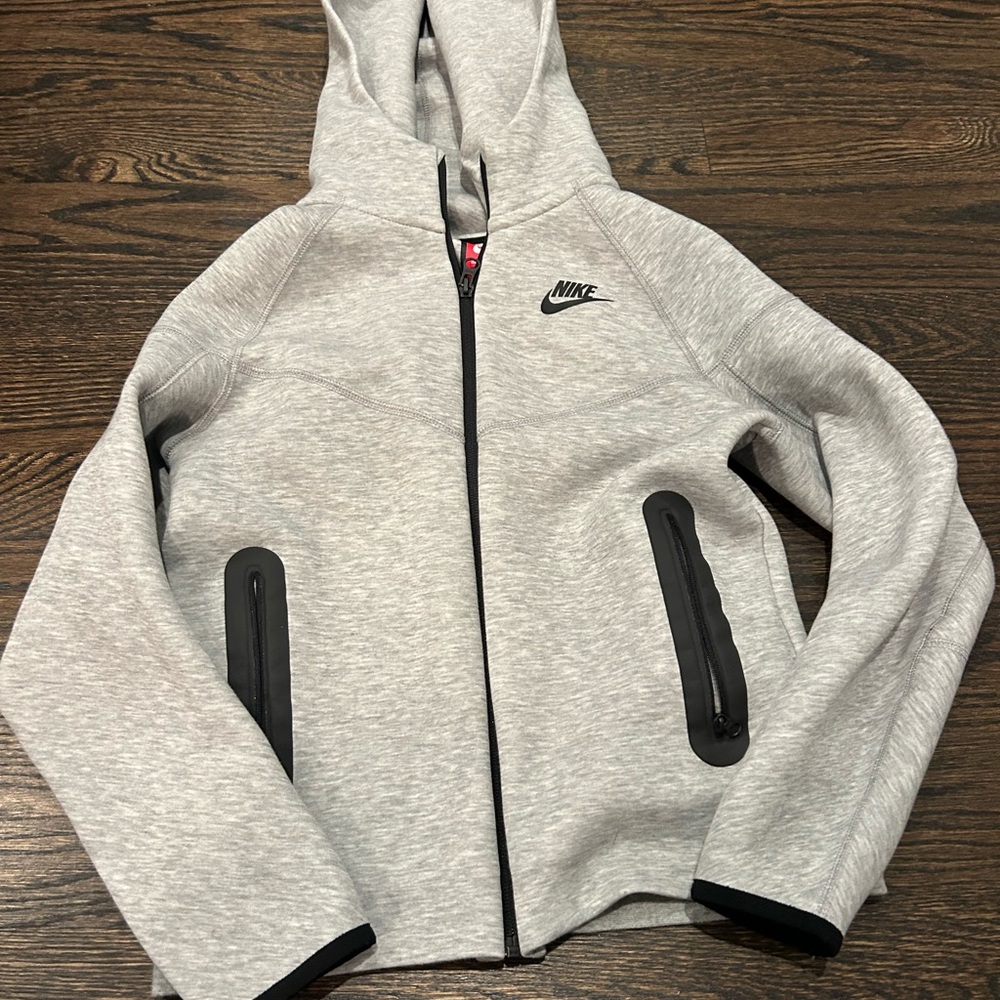New without tags Nike hoodie boys youth medium